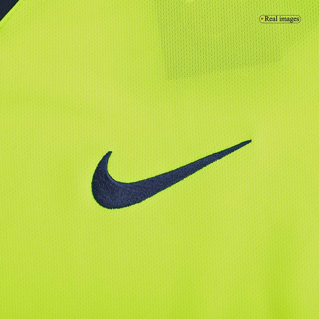 Retro Soccer Jersey Barcelona Away 2005/06 - Image 6
