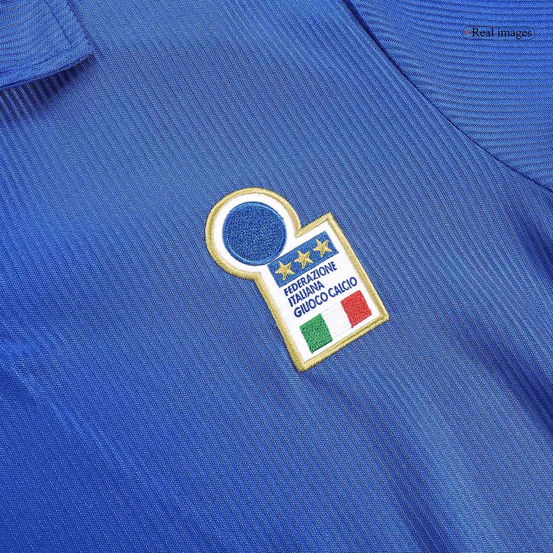 Retro BAGGIO R. #18 1998 Italy Home Soccer Jersey - Image 2